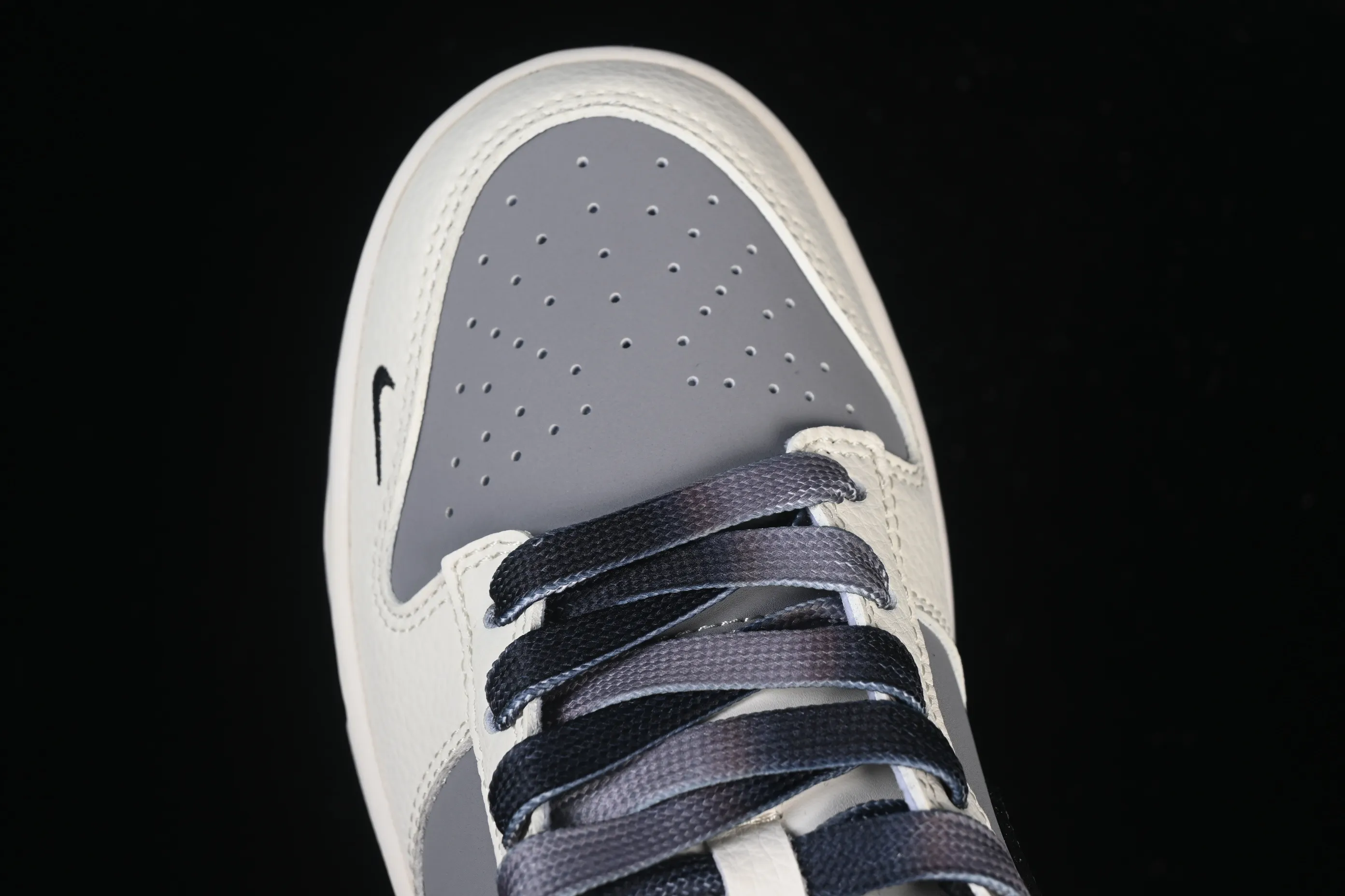 All categories Nk SB Dunk Series Nk SB Dunk Low High-end customized low-top sneakers Nike SB Dunk Low Stone Island joint beige and black stitching Anniversary high-end customized low-top casual sneakers JP8028-041